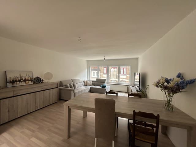 SINT-TRUIDEN - Leuk appartement 1 slaapkamer + bureau