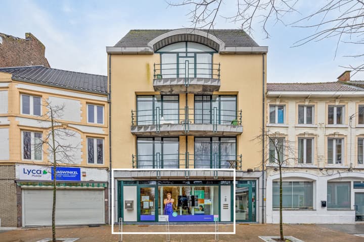 Saint-Trond - Rez-de-chaussée commercial bien situé