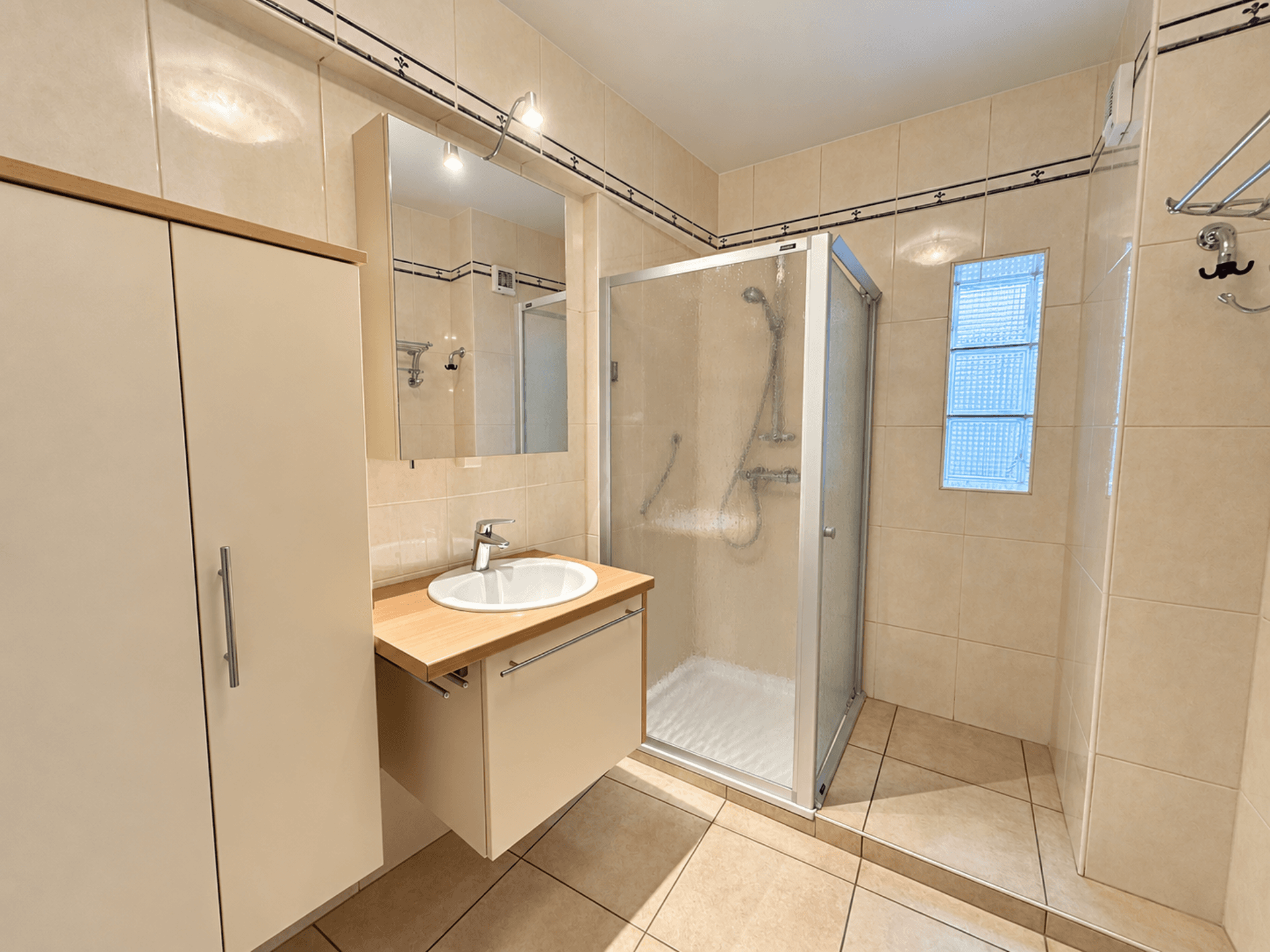Property picture 4